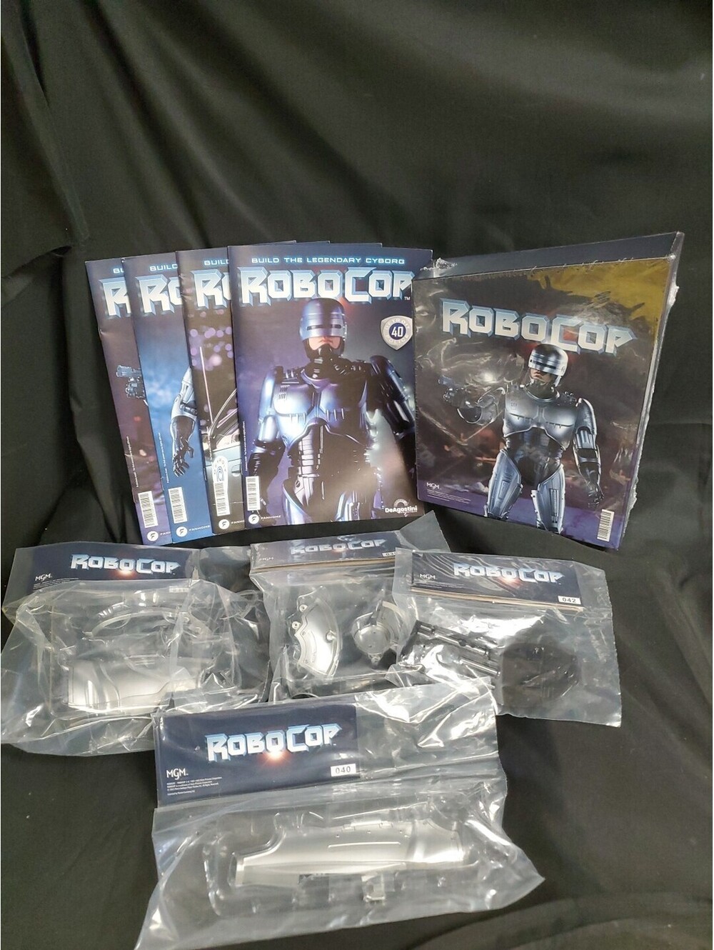 DeAgostini - RoboCop Build Up Issues 39-40-41-42 With Parts, Binder NEW Sealed